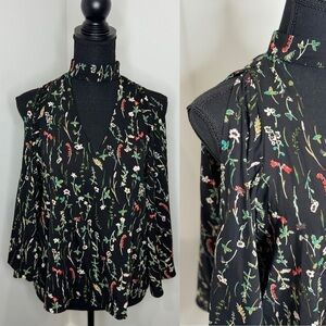 Design Lab Lord & Taylor Black Floral V-Neck Open Sleeve Blouse (S)